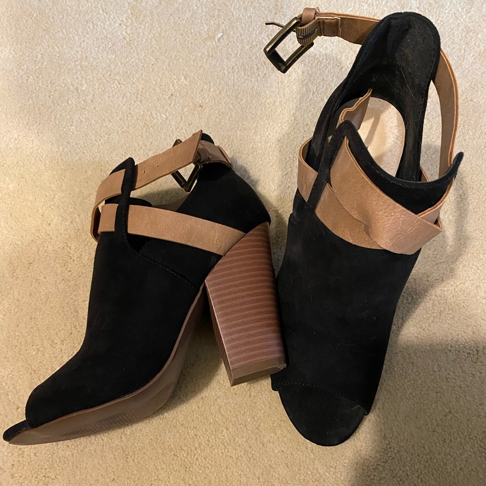 Peep toe booties, perfect for fall!